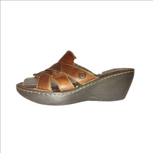 Born Emmy Kiwi Leather Slides Size 6